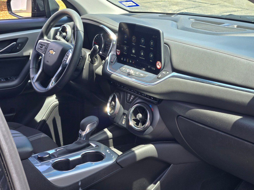 Used 2025 Chevrolet Blazer LT FWD image 9