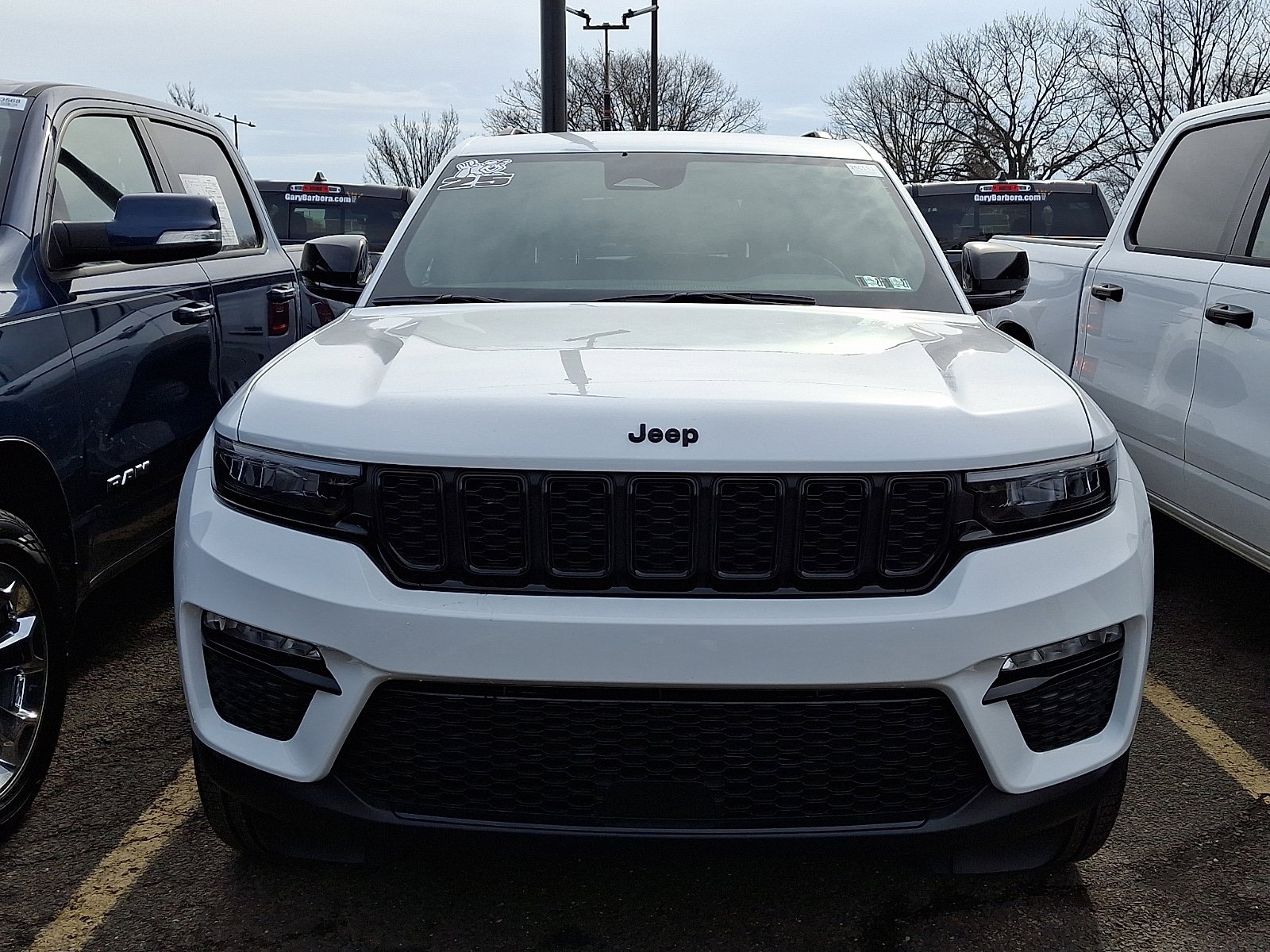 New 2025 Jeep Grand Cherokee Limited w/ Black Appearance Package AWD/4WD image 2