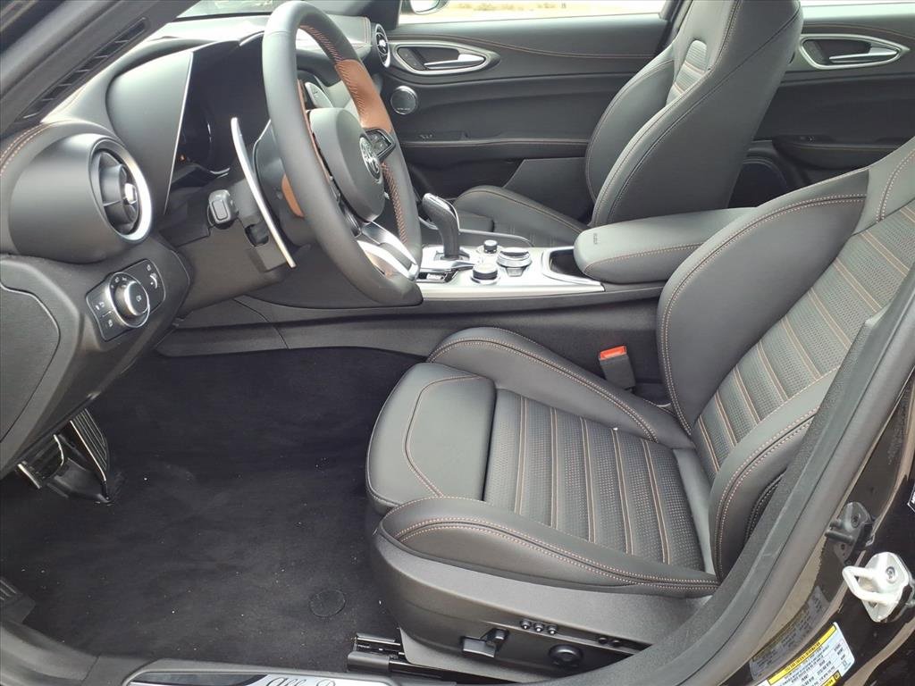 New 2025 Alfa Romeo Giulia w/ Driving Assist Package image 13