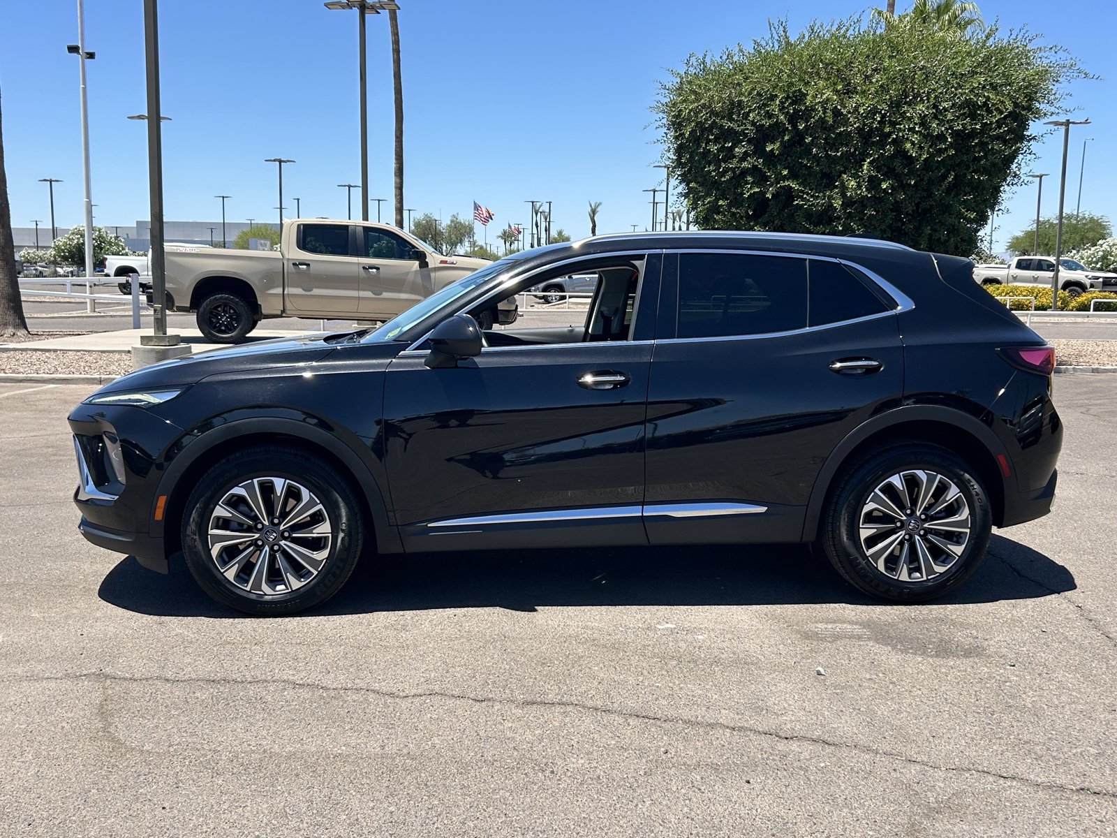 Certified 2024 Buick Envision Preferred AWD/4WD image 2
