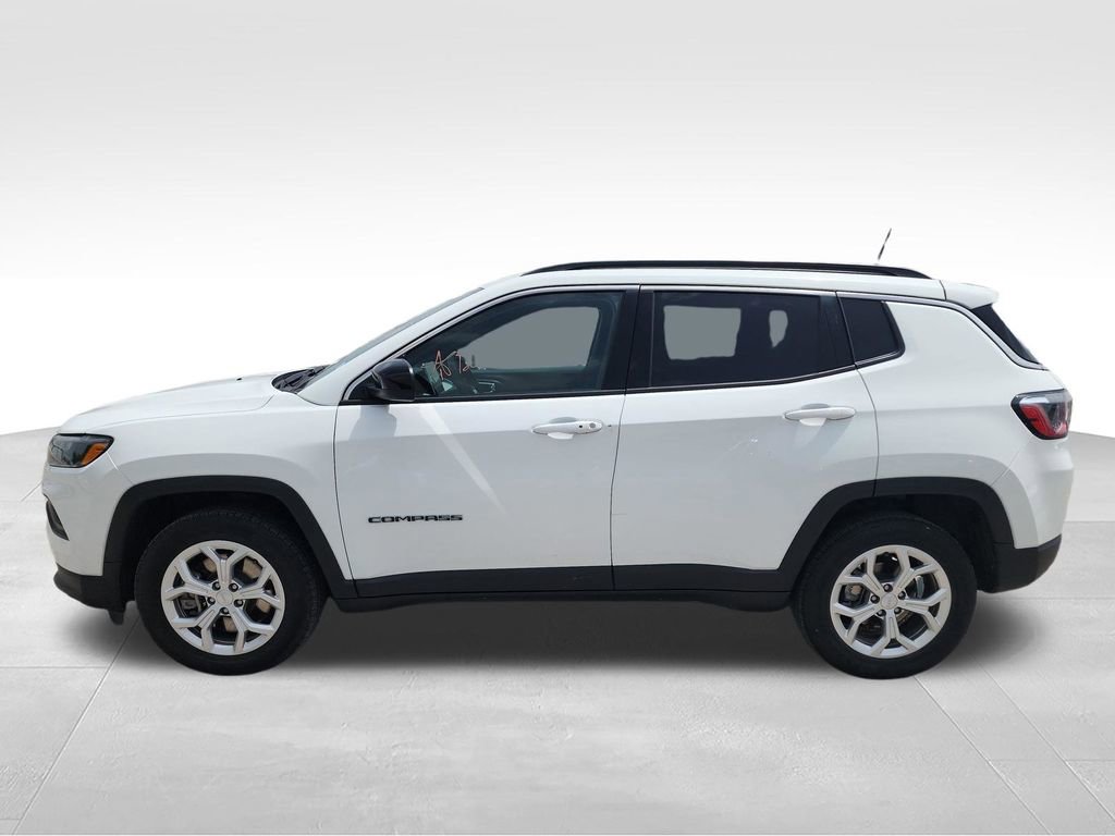 Used 2024 Jeep Compass Latitude AWD/4WD image 6