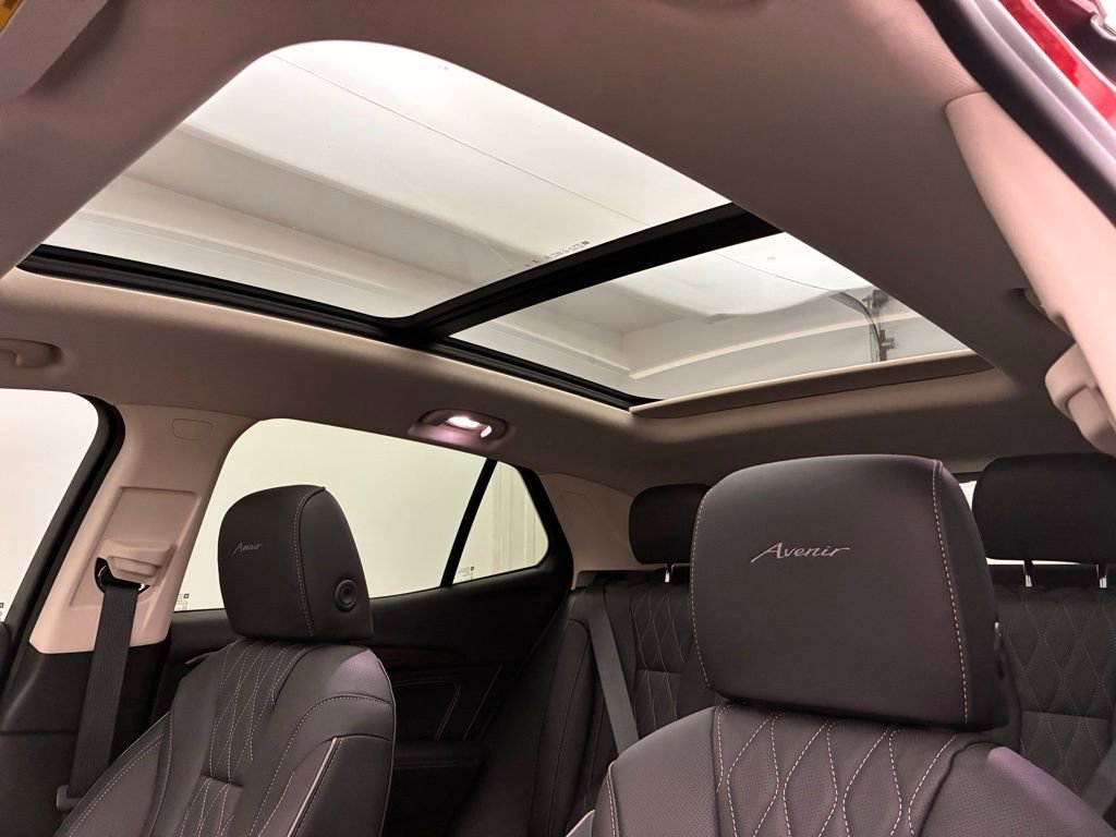 Used 2023 Buick Envision Avenir image 3