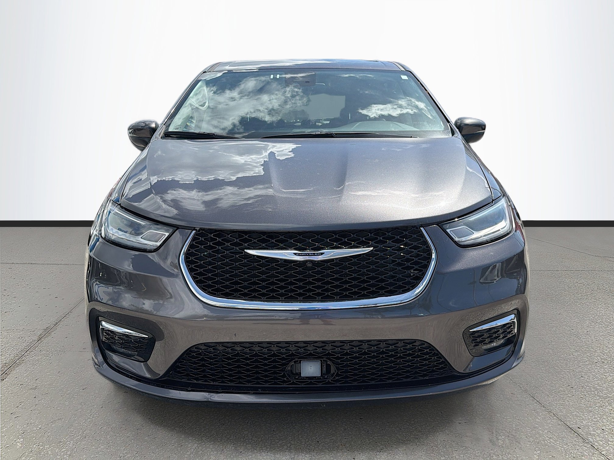 Used 2023 Chrysler Pacifica Touring-L image 10