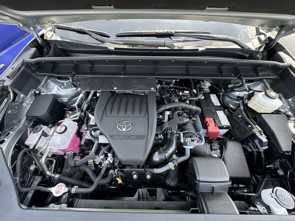 Used 2025 Toyota Highlander XLE AWD/4WD image 33