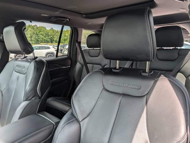 Used 2023 Jeep Grand Cherokee Overland w/ Advanced Protech Group III AWD/4WD image 13