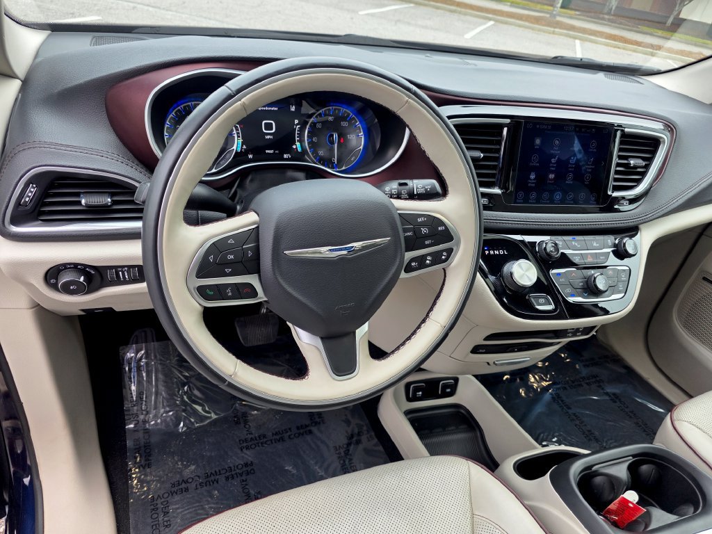 Used 2017 Chrysler Pacifica Limited FWD image 16