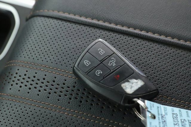 Used 2024 Chevrolet Silverado 1500 High Country w/ High Country Premium Package image 3