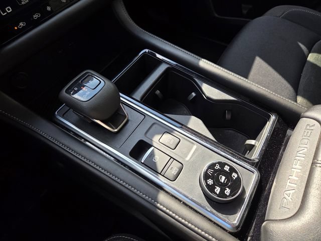 Used 2025 Nissan Pathfinder SV AWD/4WD image 33