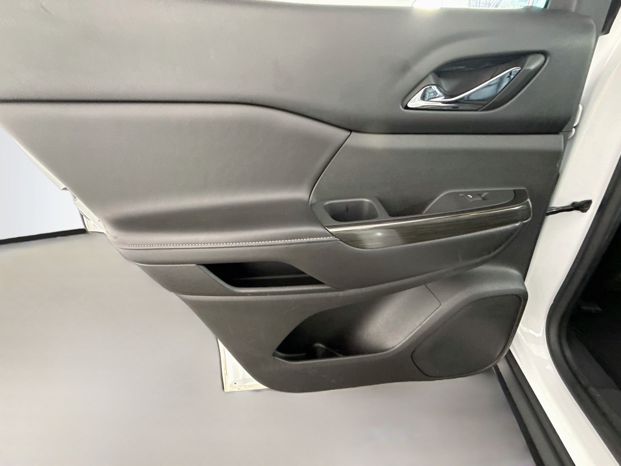 Used 2017 GMC Acadia SLT FWD image 25