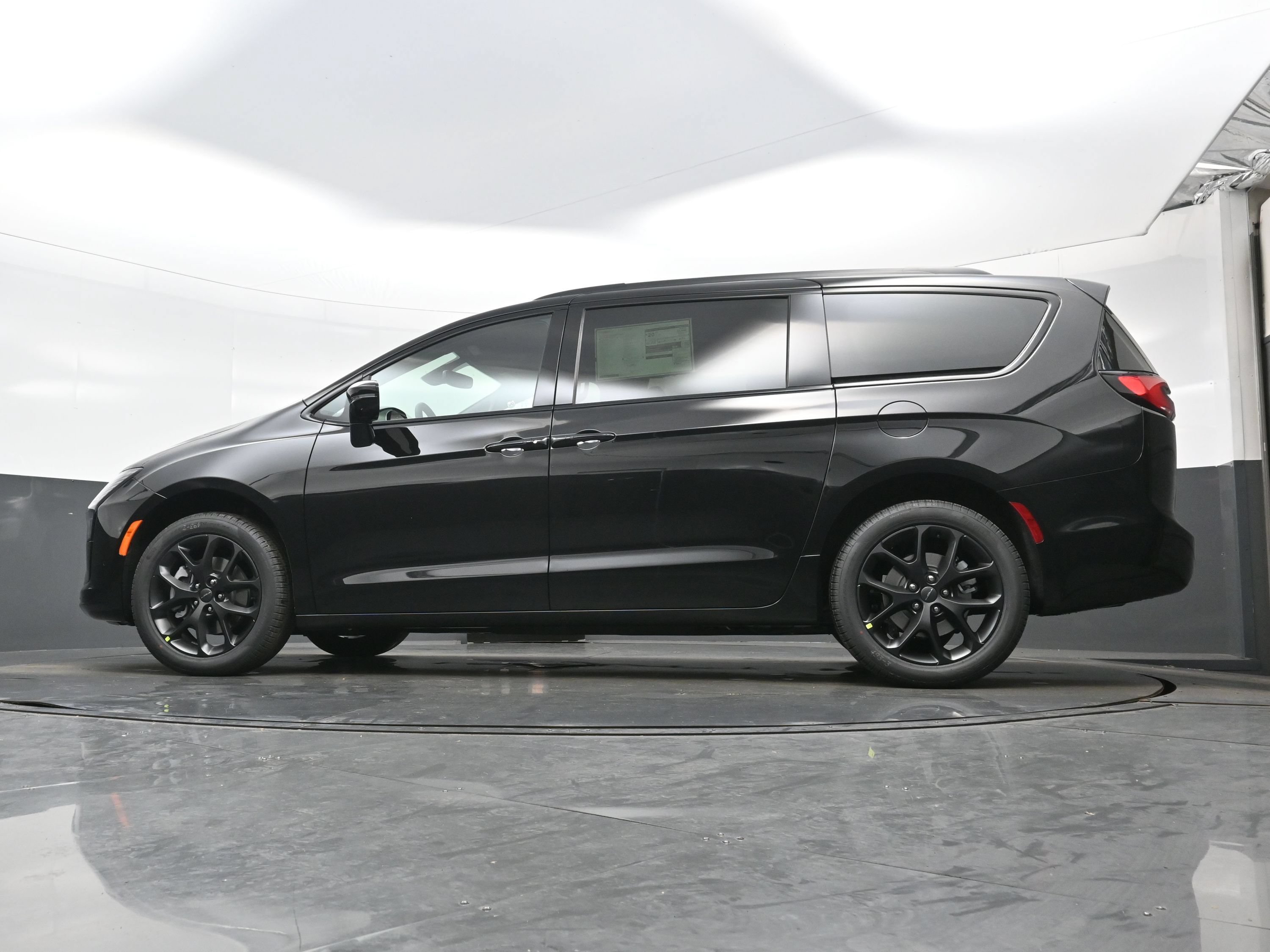 New 2027 Chrysler Pacifica Limited AWD/4WD image 16