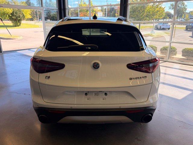 Used 2018 Alfa Romeo Stelvio Sport w/ Quick Order Package 22J Sport AWD/4WD image 4