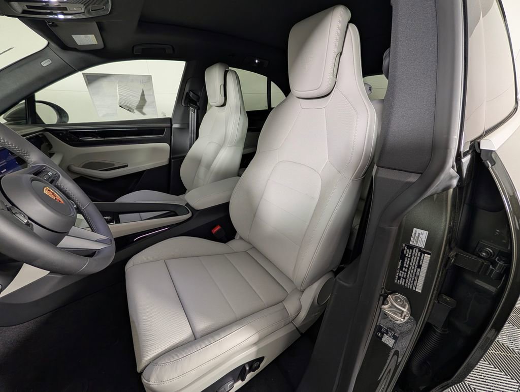New 2026 Porsche Macan 4S Electric image 5