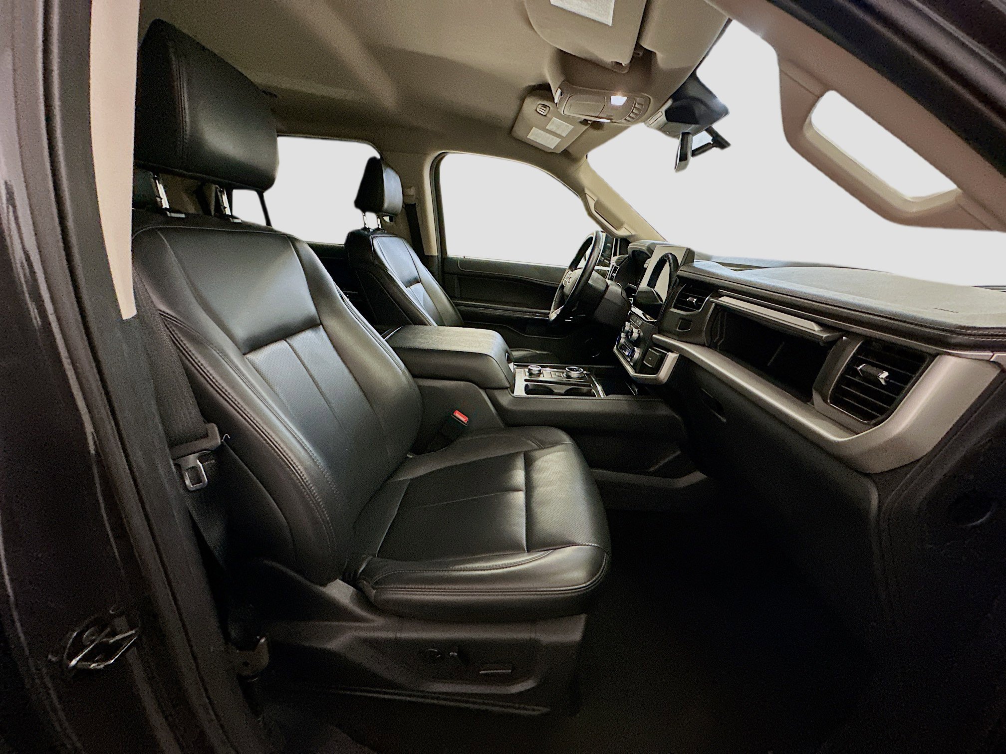 Used 2024 Ford Expedition XLT image 34