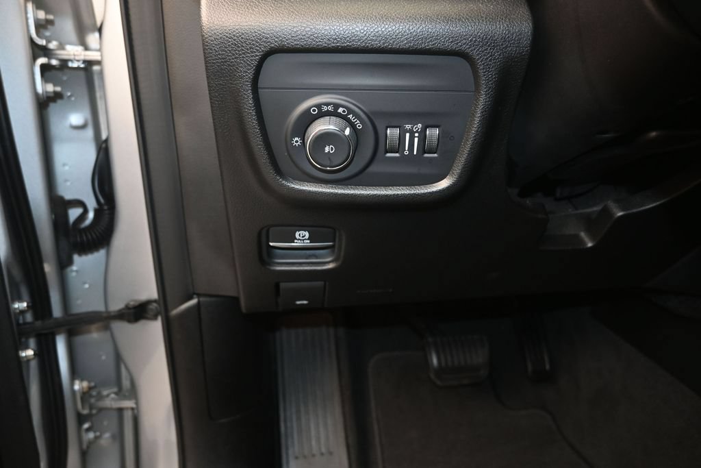 Used 2021 Jeep Grand Cherokee L Limited RWD image 13