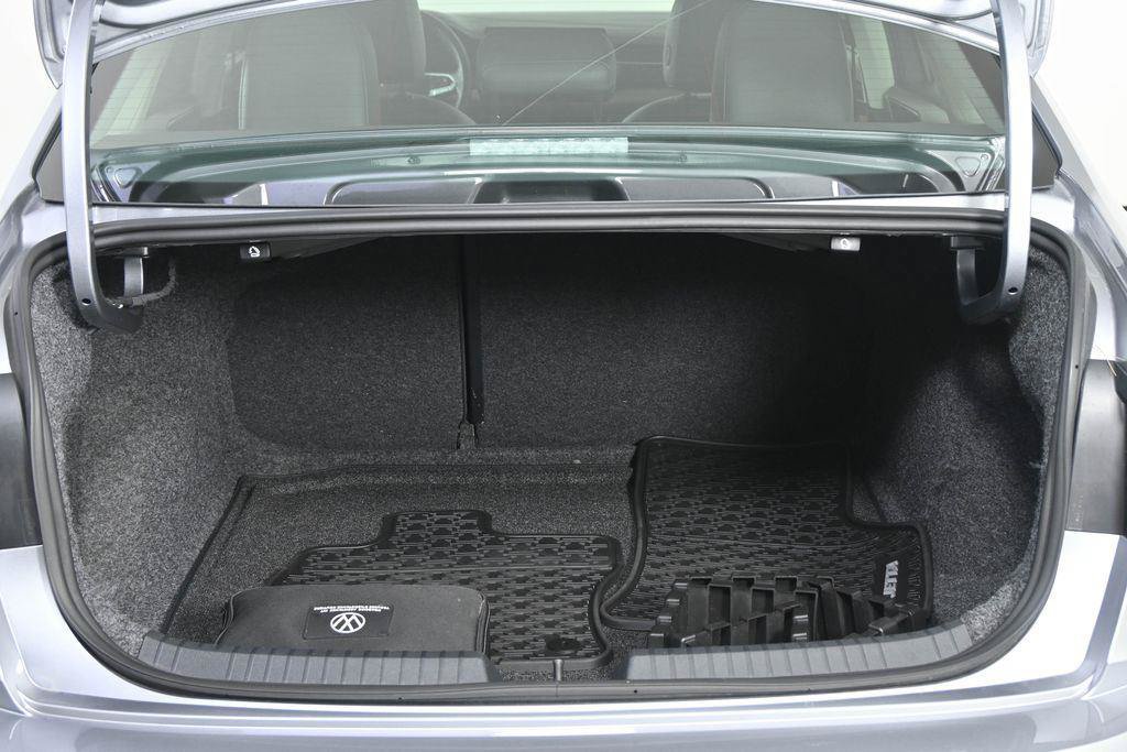 Used 2025 Volkswagen Jetta SEL FWD image 31