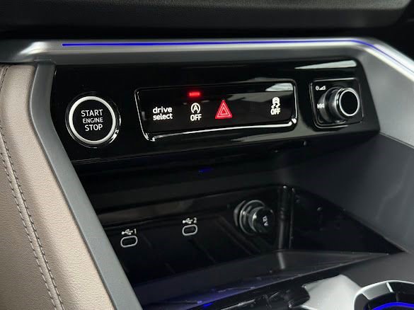 Certified 2025 Audi Q5 Premium Plus w/ Premium Plus image 18