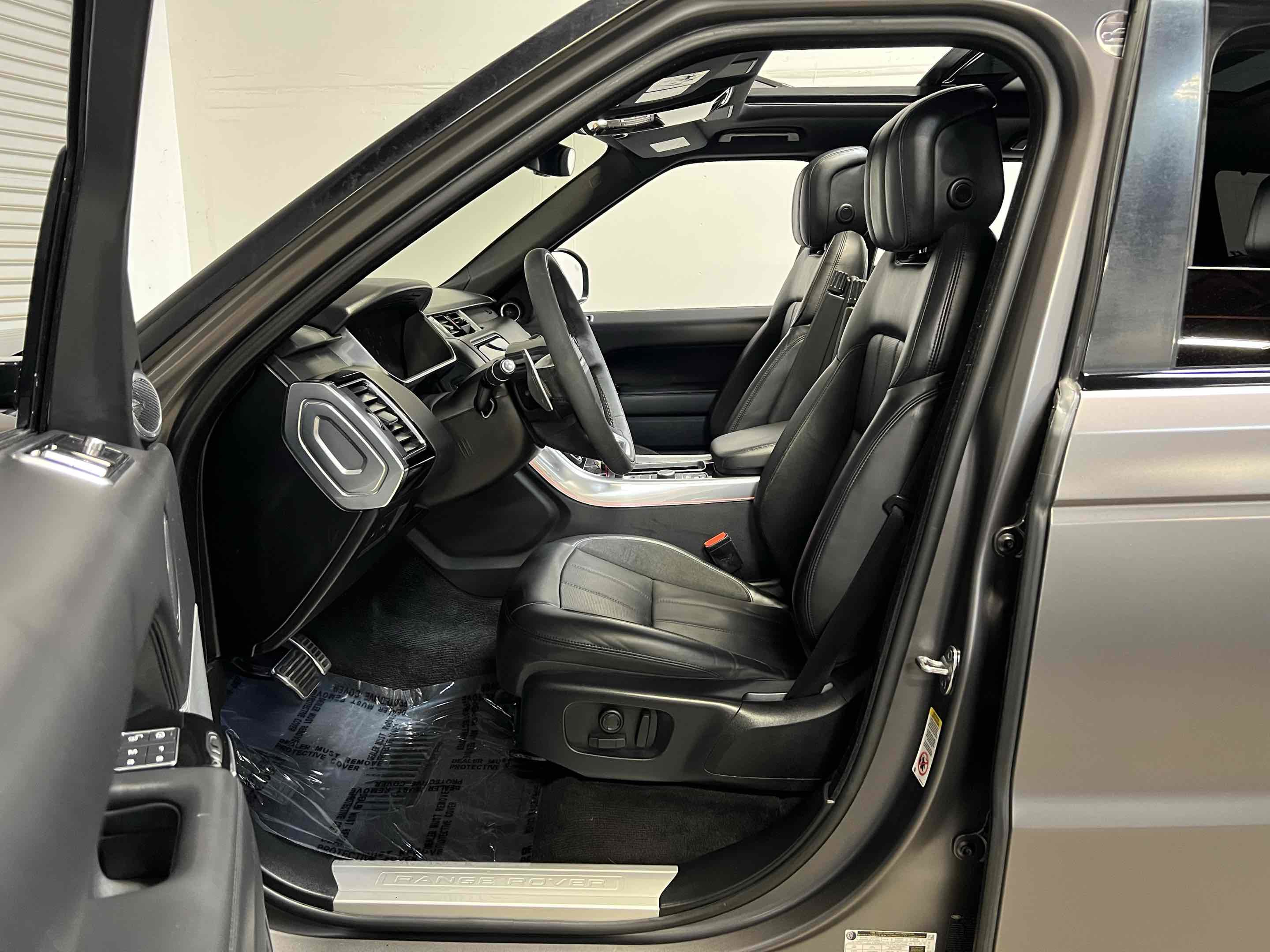 Used 2020 Land Rover Range Rover Sport HST image 4