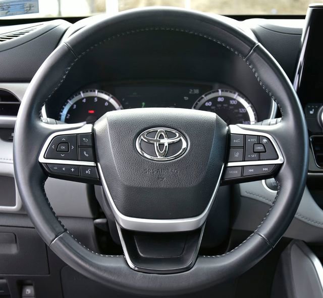 Certified 2024 Toyota Highlander XLE image 20