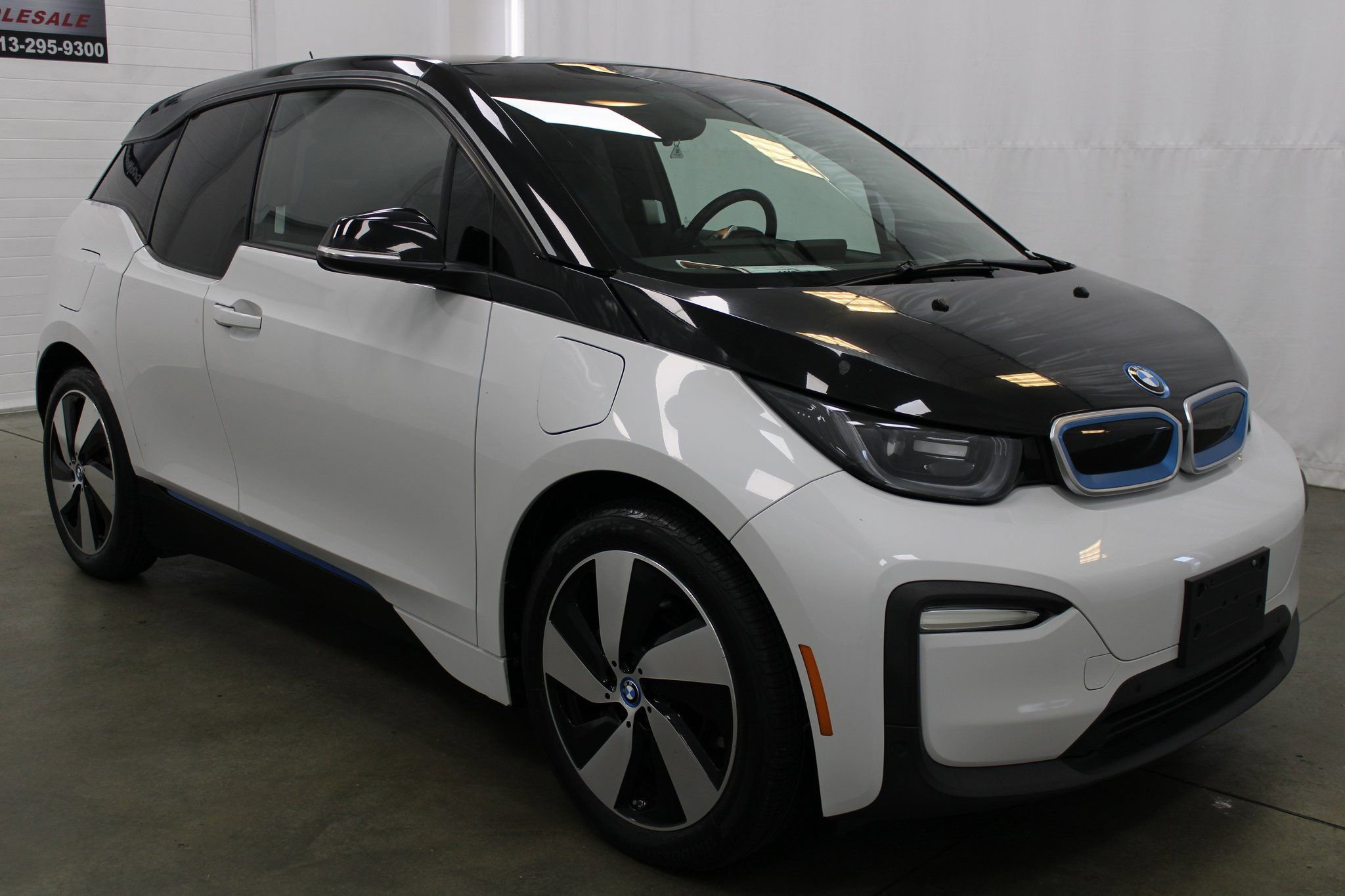 Used 2018 BMW i3 94Ah w/Range Extender image 4