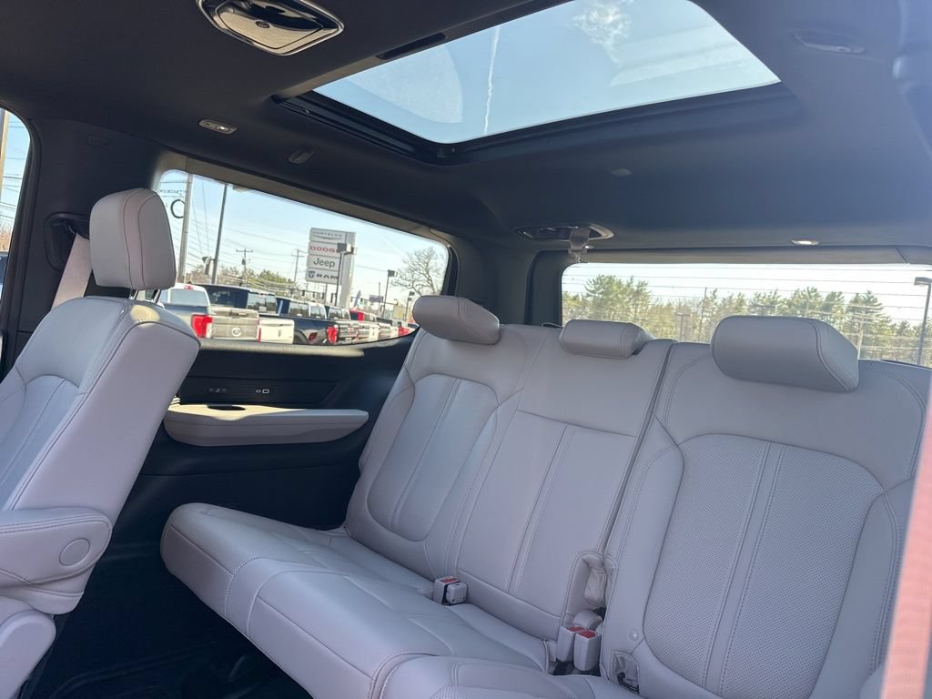 New 2026 Jeep Grand Wagoneer Limited AWD/4WD image 31