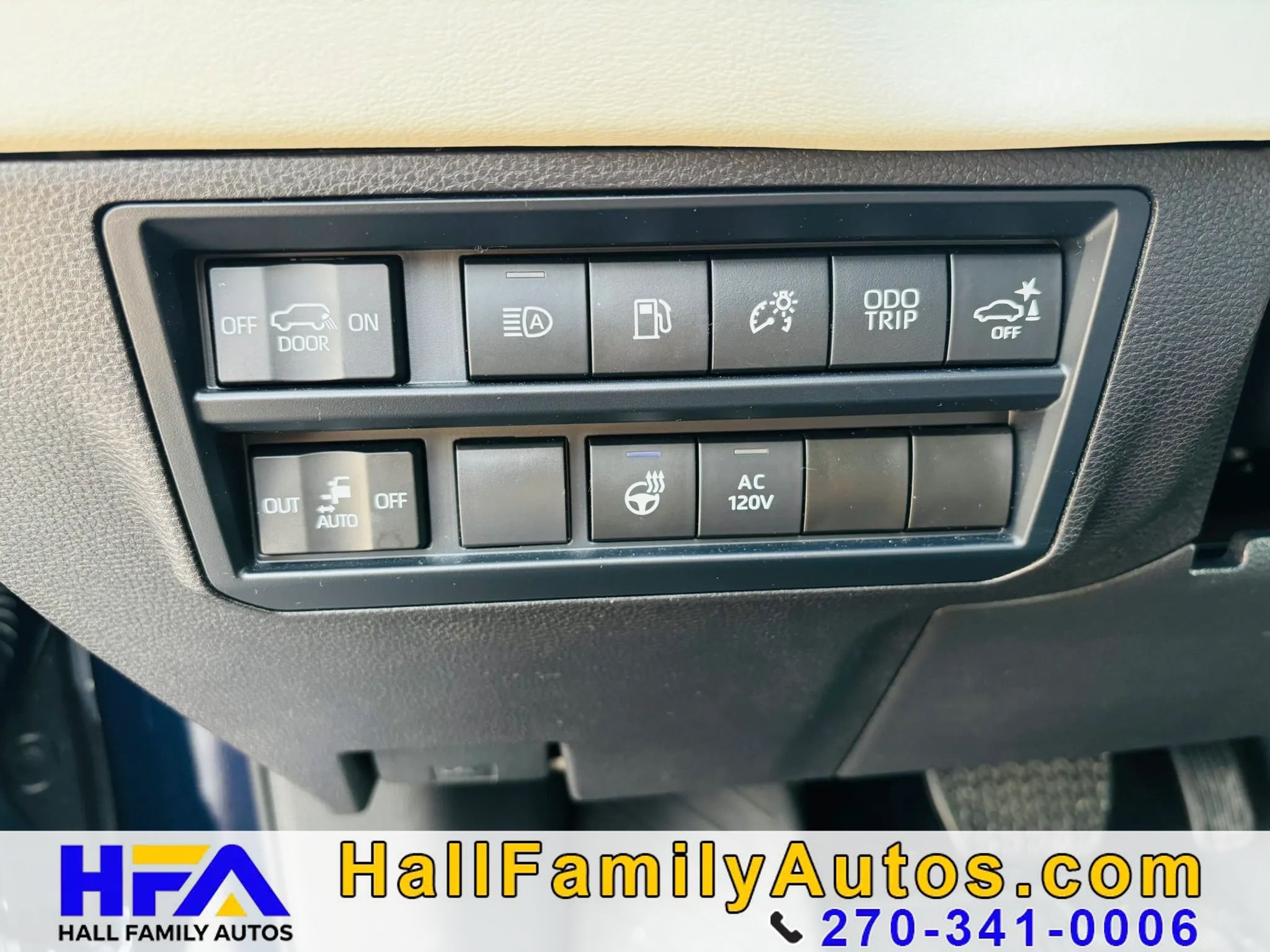 Used 2025 Toyota Sequoia Capstone AWD/4WD image 12