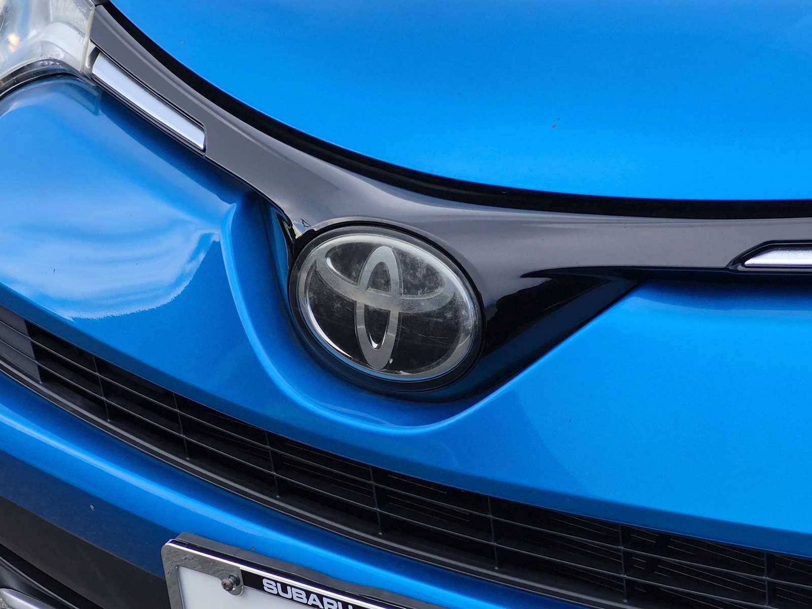 Used 2018 Toyota RAV4 XLE w/ Plus Extra Value Package FWD image 12