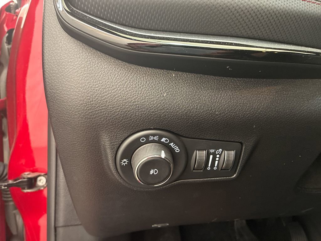 Used 2025 Jeep Compass Trailhawk AWD/4WD image 30