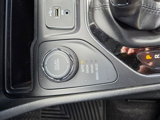 Used 2019 Jeep Cherokee Limited w/ Technology Group image 7