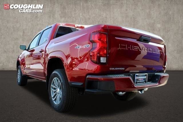 Used 2024 Chevrolet Colorado LT w/ LT Convenience Package AWD/4WD image 12