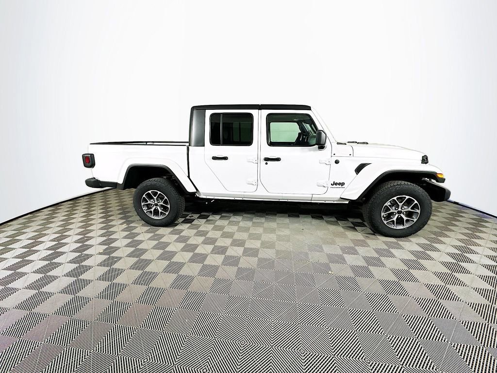 New 2026 Jeep Gladiator Sport AWD/4WD image 11