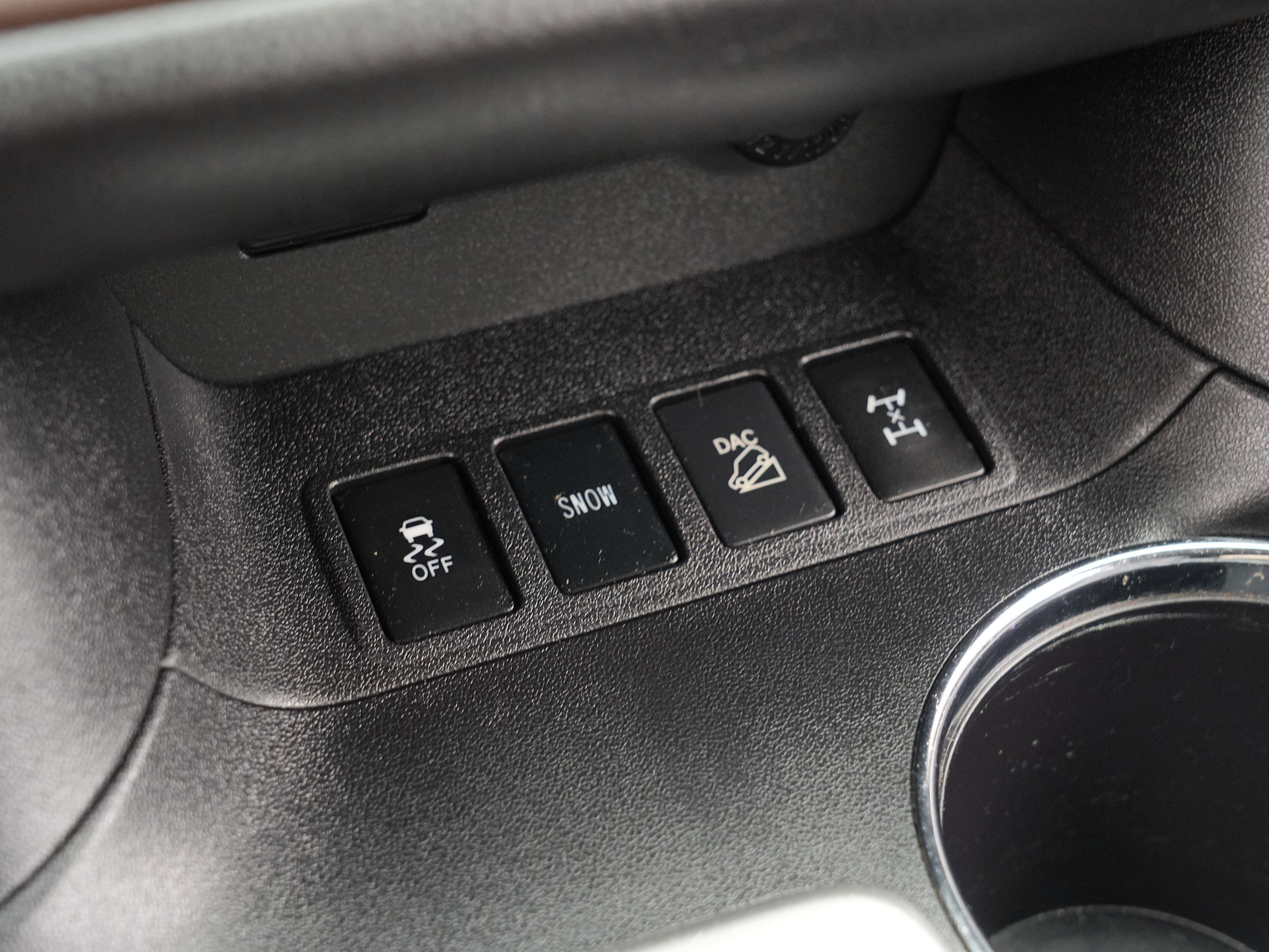 Used 2015 Toyota Highlander LE AWD/4WD image 30