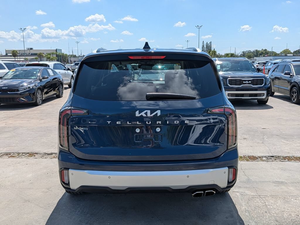 Certified 2024 Kia Telluride EX w/ EX Captain's Chair Package FWD image 7