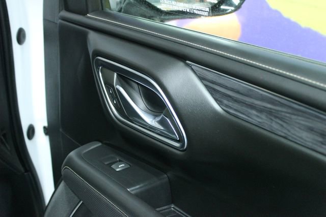 Used 2023 GMC Yukon XL SLT w/ SLT Luxury Package image 11