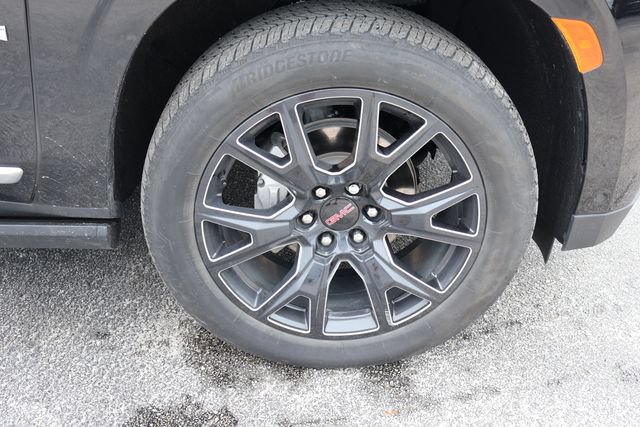 Used 2024 GMC Yukon Denali w/ Advanced Technology Package AWD/4WD image 11