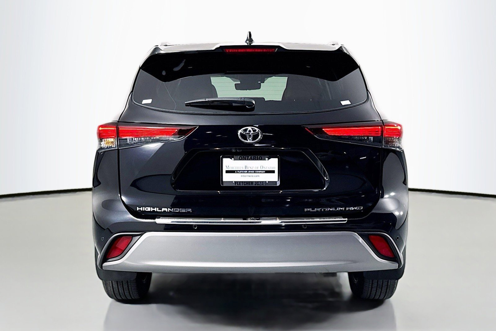 Used 2024 Toyota Highlander Platinum image 4