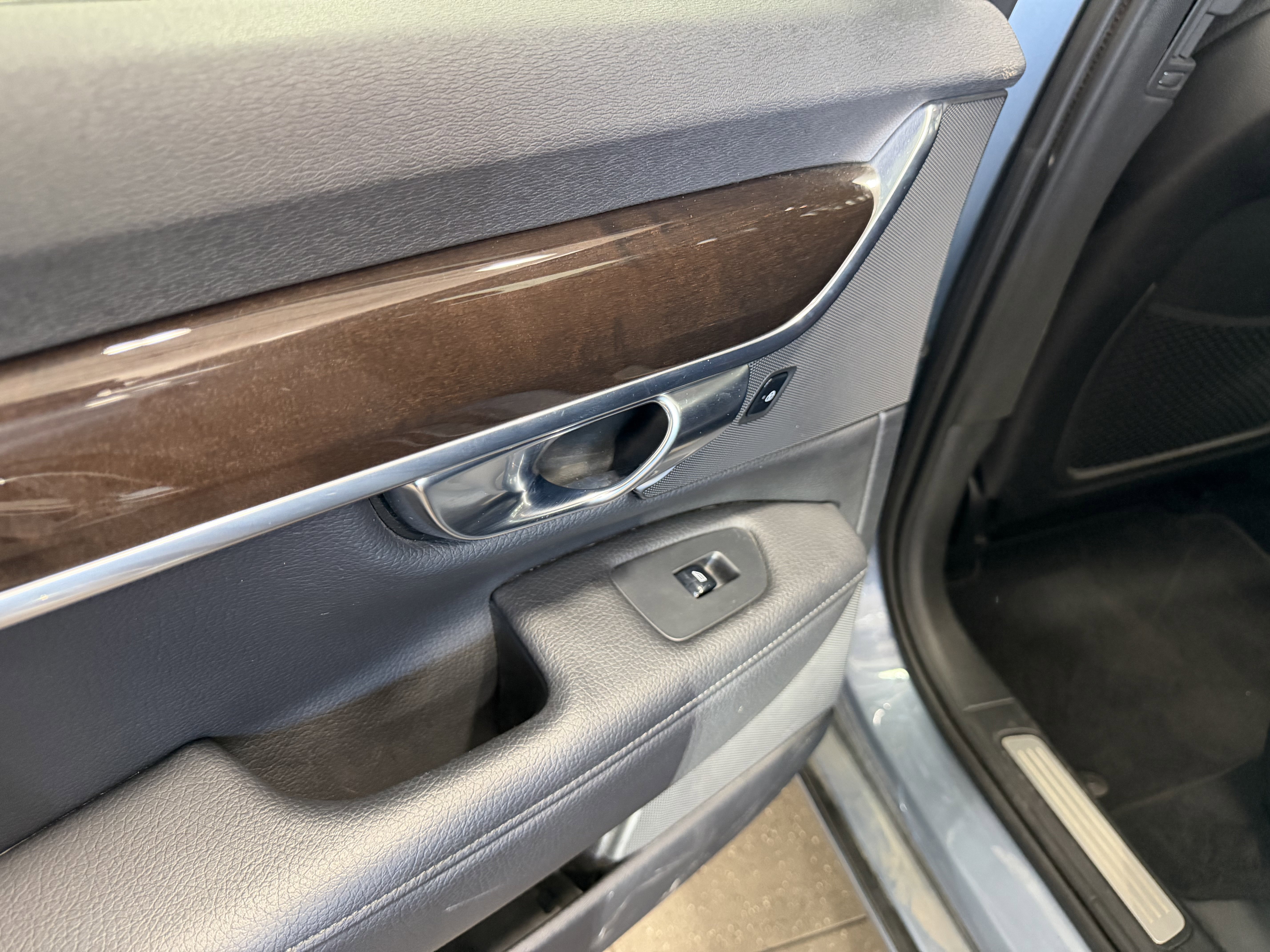 Used 2017 Volvo S90 T5 Momentum w/ Convenience Package FWD image 23