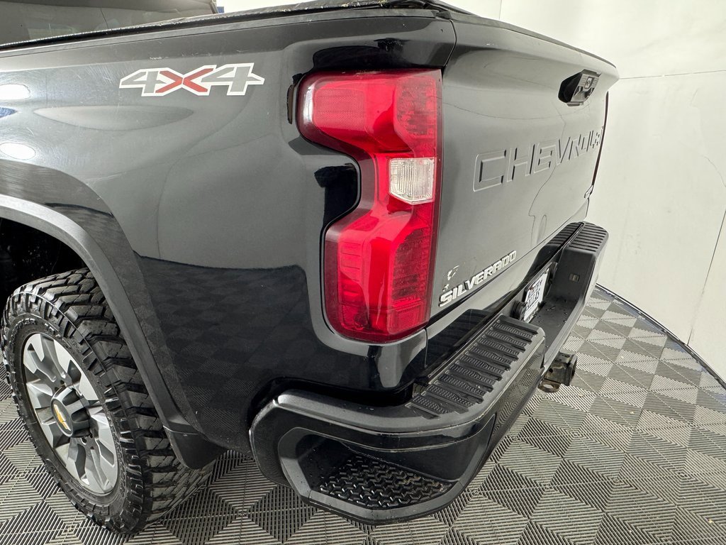 Used 2022 Chevrolet Silverado 2500 Custom w/ Custom Value Package image 13