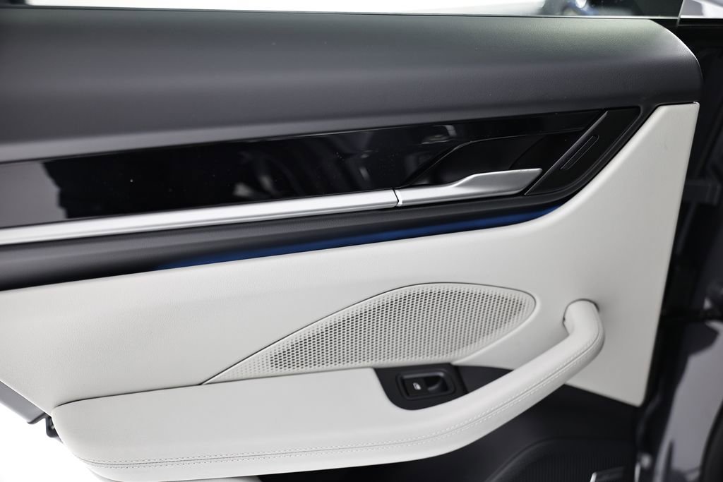 New 2026 Porsche Macan 4 Electric AWD/4WD image 25