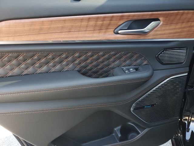 New 2025 Jeep Grand Cherokee L Summit image 16