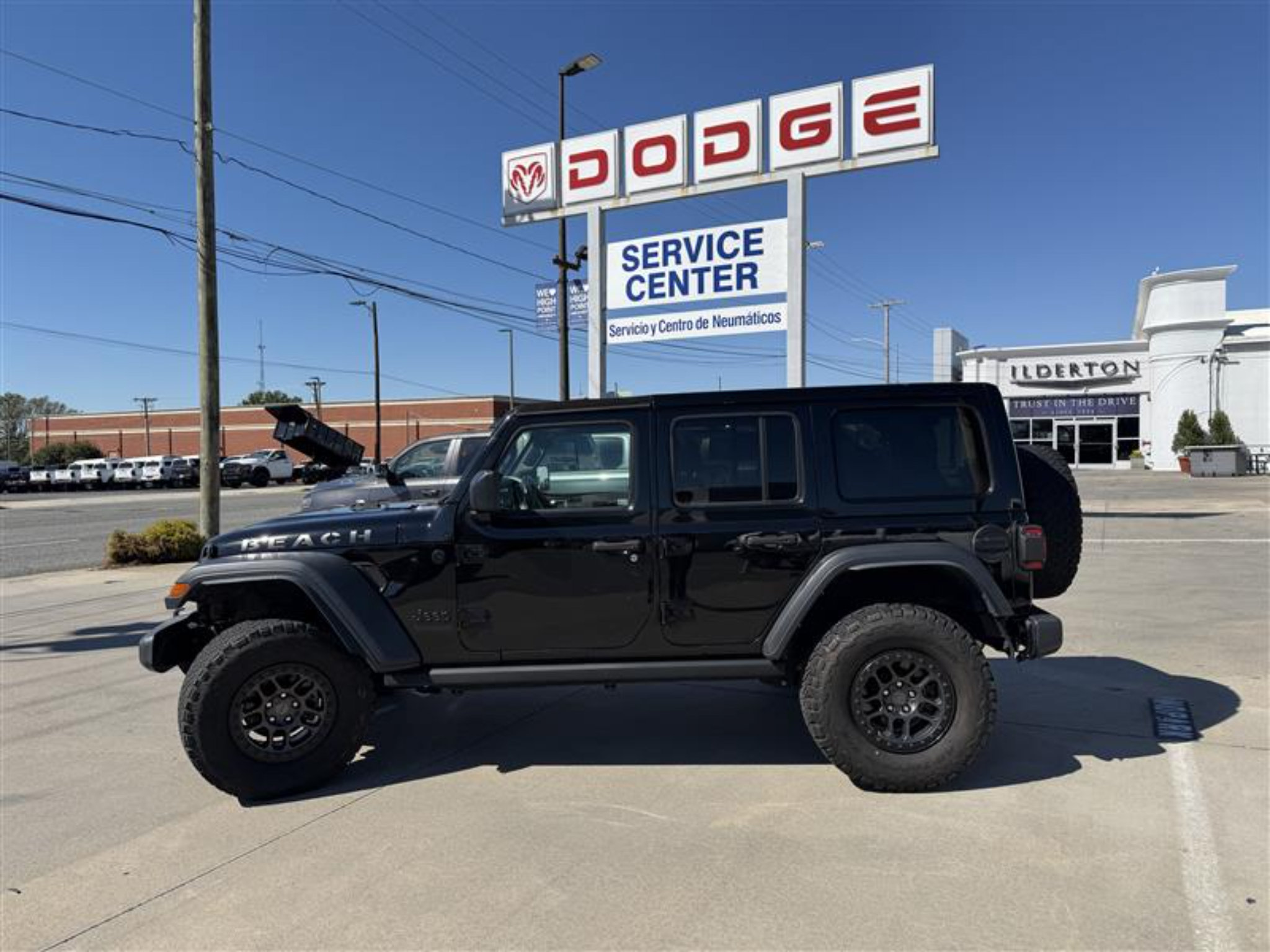 Used 2022 Jeep Wrangler Unlimited Sport w/ Xtreme Recon 35" Tire Package AWD/4WD image 2