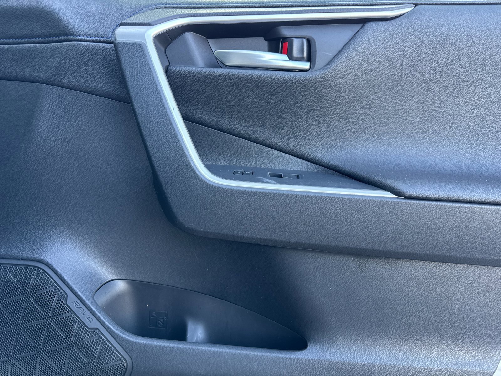 Used 2019 Toyota RAV4 XSE image 19