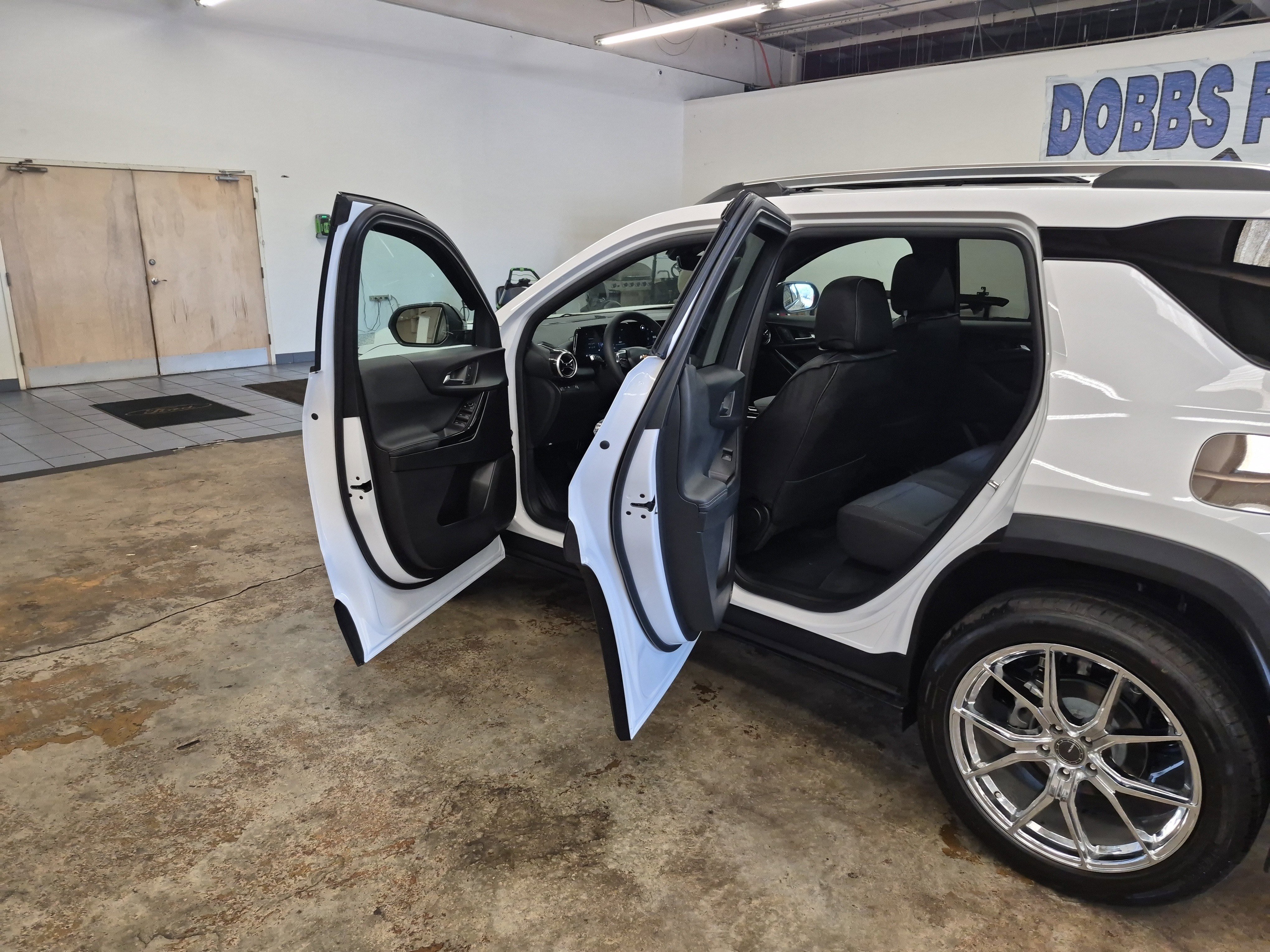Used 2026 Chevrolet Equinox LT w/ Safety and Technology Package image 13