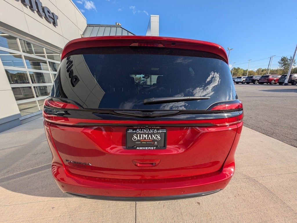New 2026 Chrysler Pacifica Select image 10