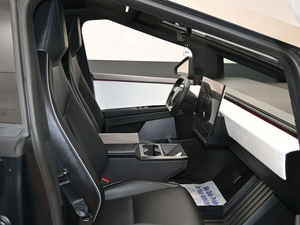 Used 2024 Tesla Cybertruck AWD Crew Cab image 41