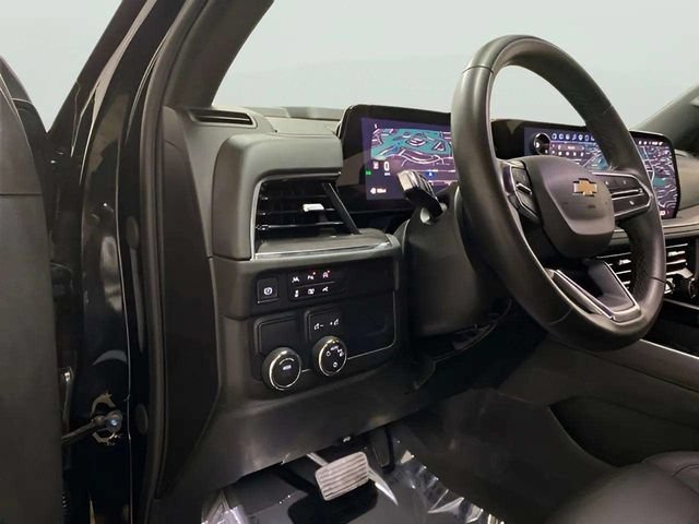 Used 2025 Chevrolet Suburban LT RWD image 18