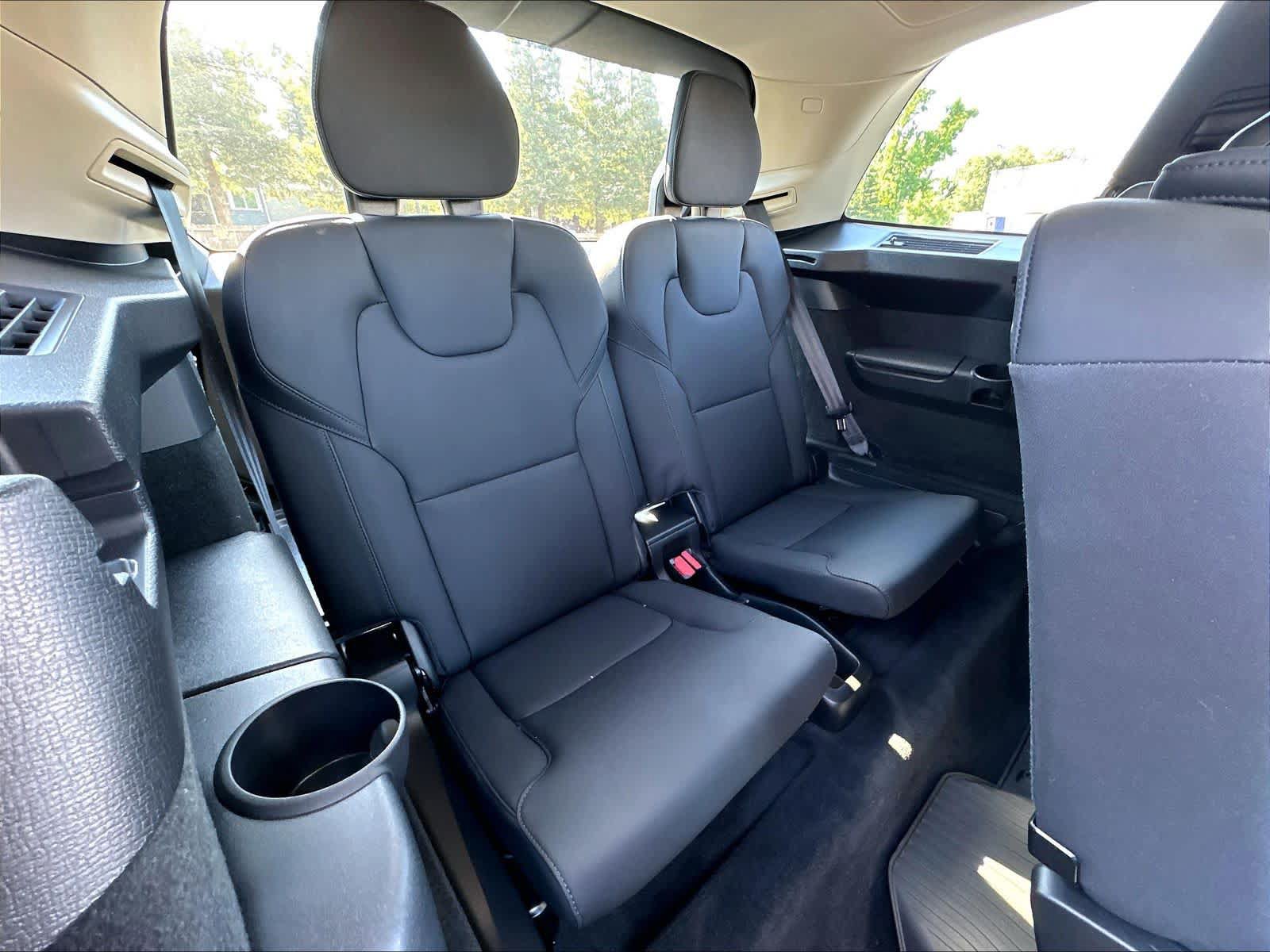 Used 2026 Volvo XC90 B5 Plus w/ Protection Package AWD/4WD image 31
