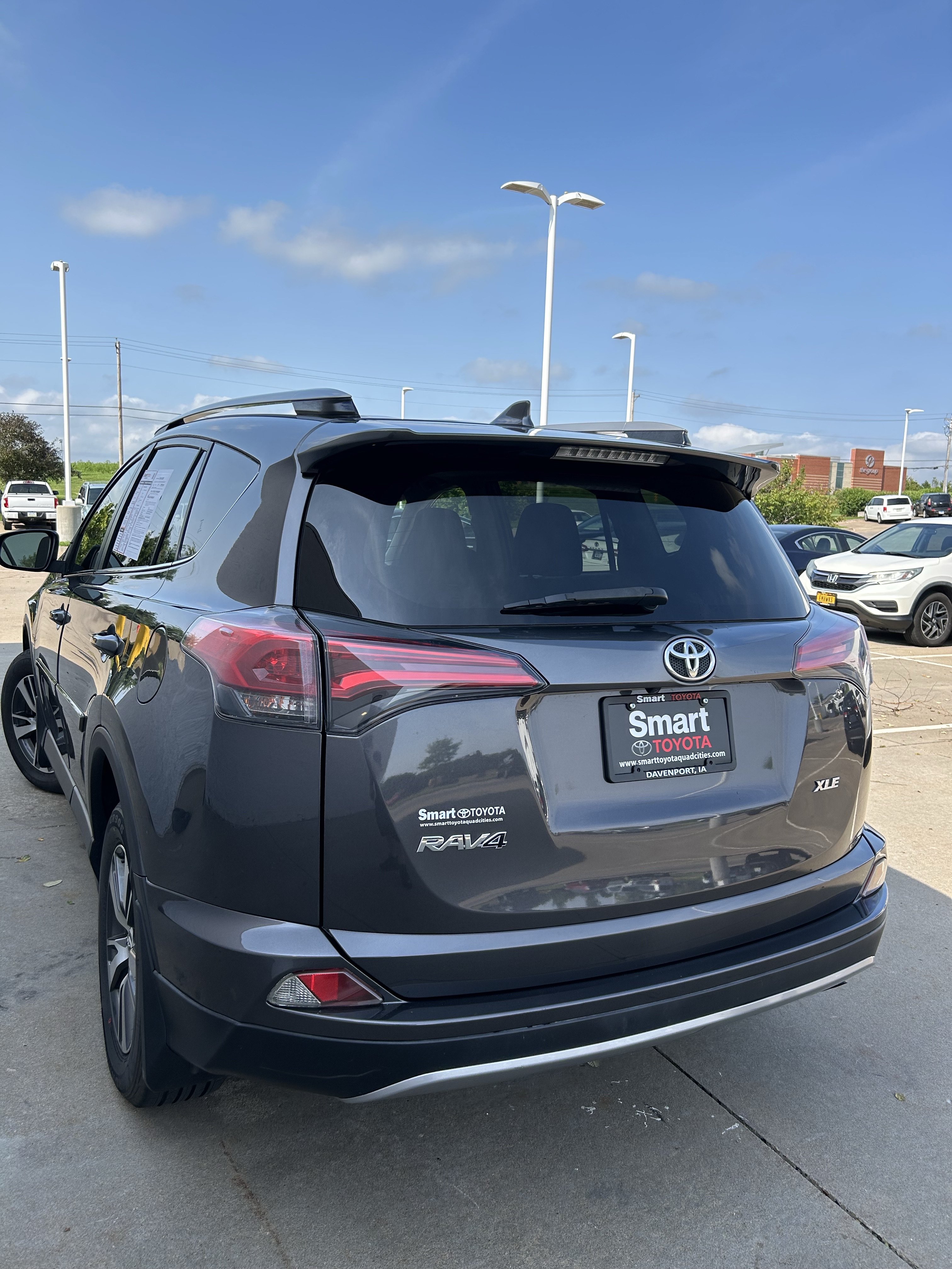 Used 2018 Toyota RAV4 XLE AWD/4WD image 4
