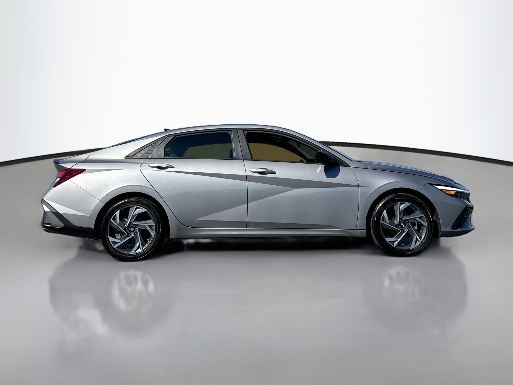 Certified 2025 Hyundai Elantra Sport FWD image 8