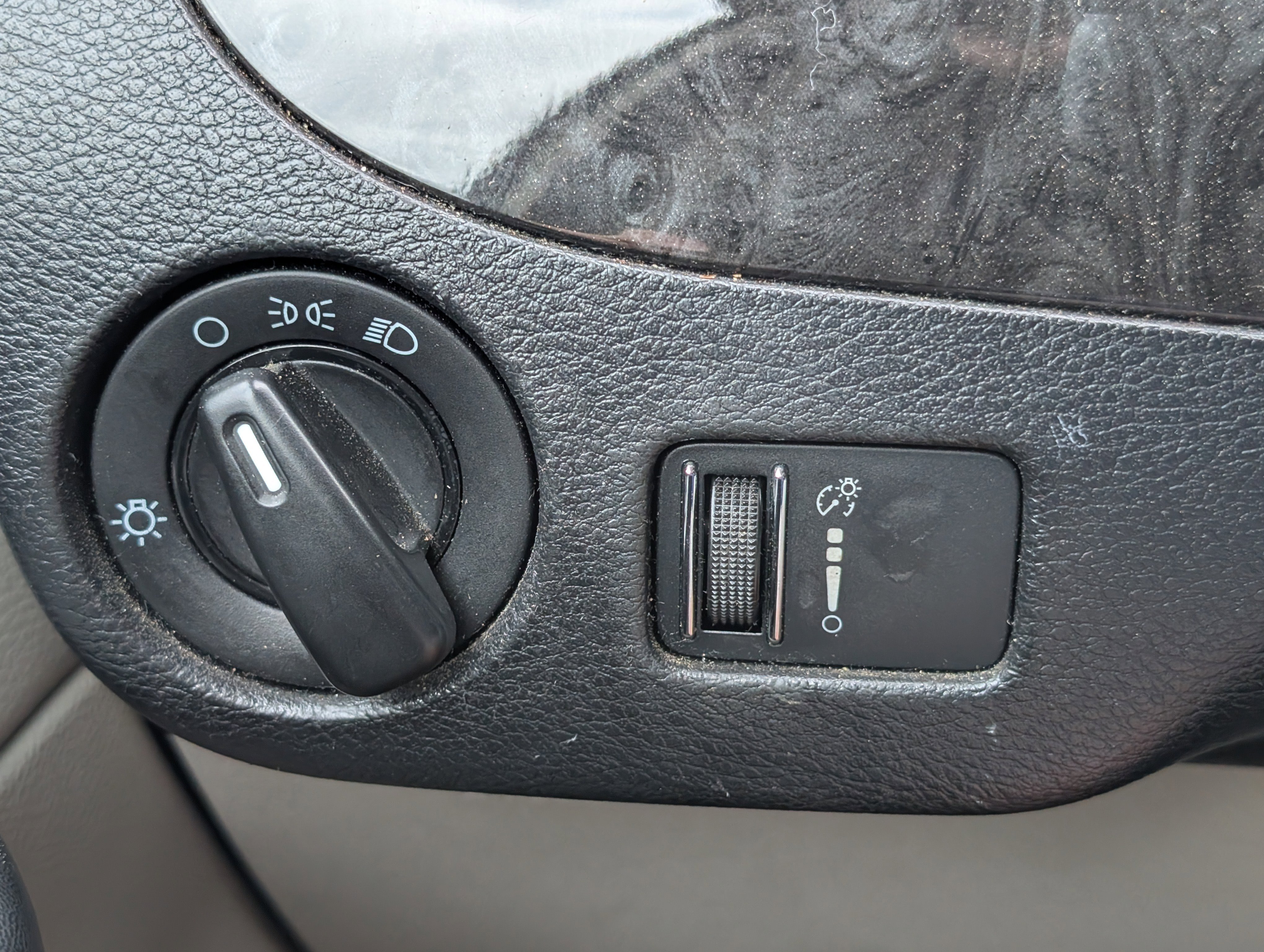 Used 2013 Dodge Grand Caravan SXT FWD image 8