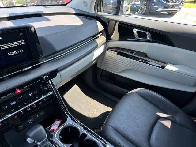 Used 2024 Kia Carnival EX FWD image 29